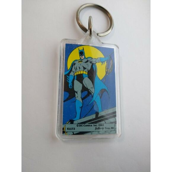 Batman Standing Keychain 1982 Original Licensed Official DC Comics Button Up - Picture 4 of 4